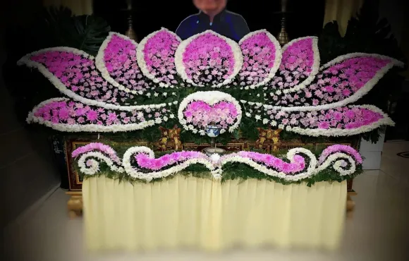 AN TÁNG LIÊN HOA