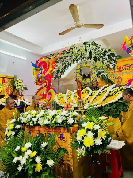 AN TÁNG LIÊN HOA